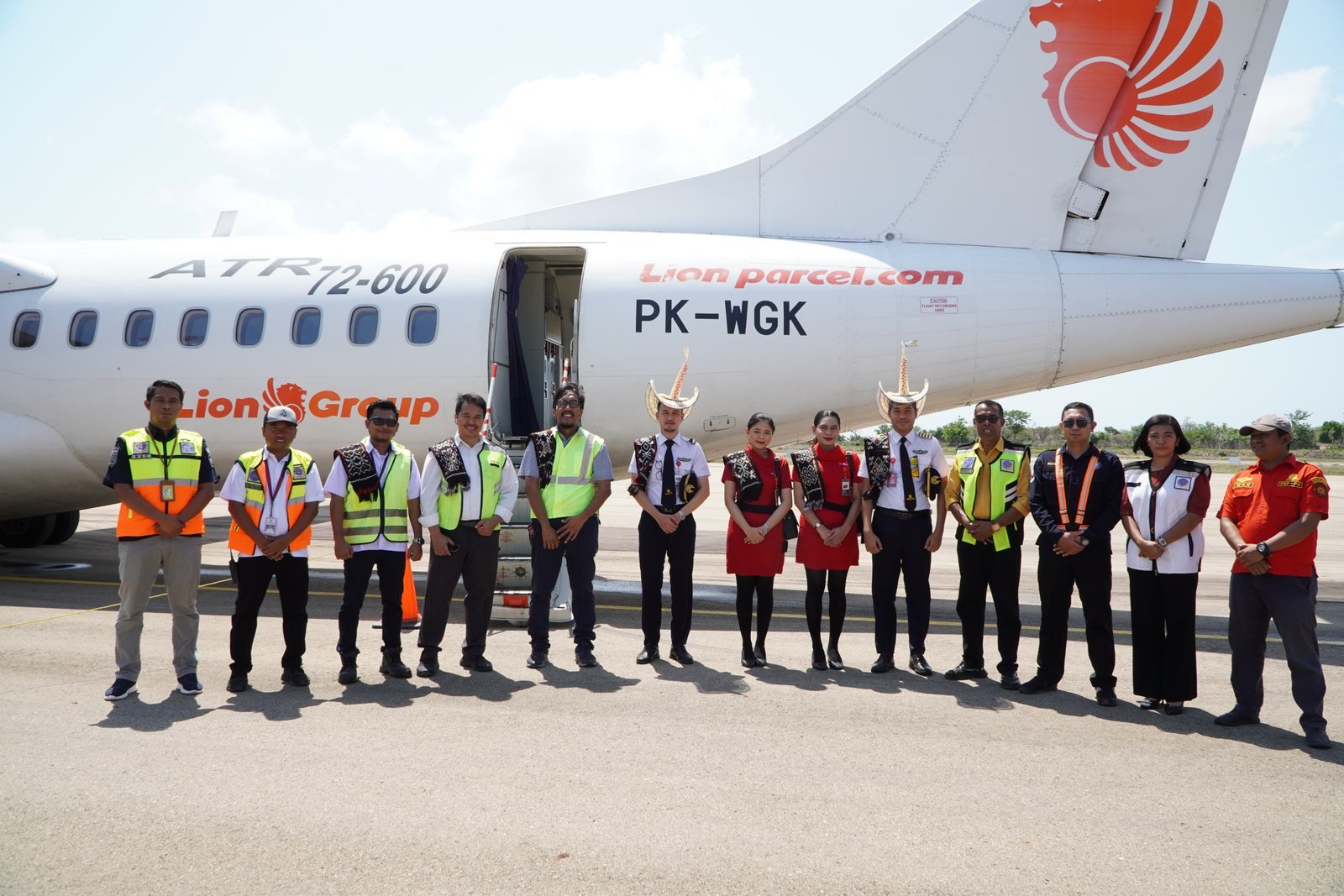 Penerbangan Perdana WINGS AIR di Rote Ndao